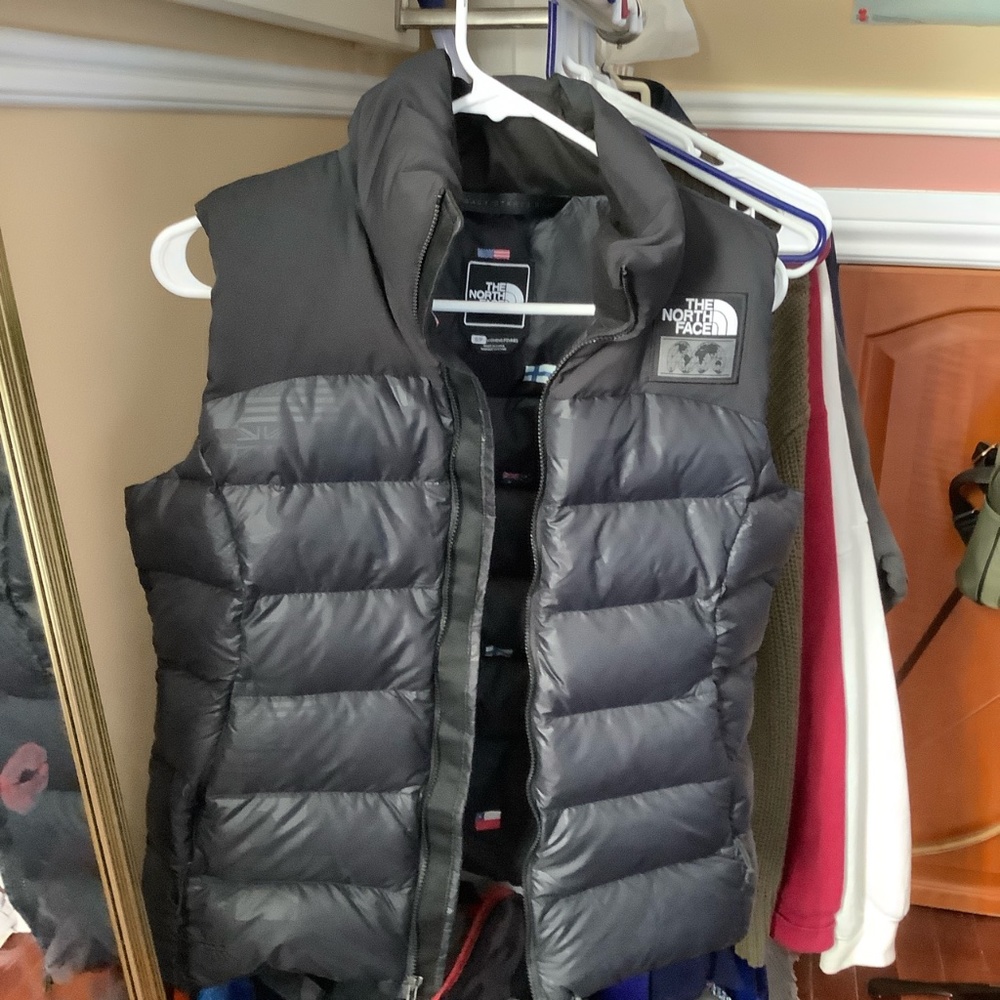 North face puffer vest,black,international collect